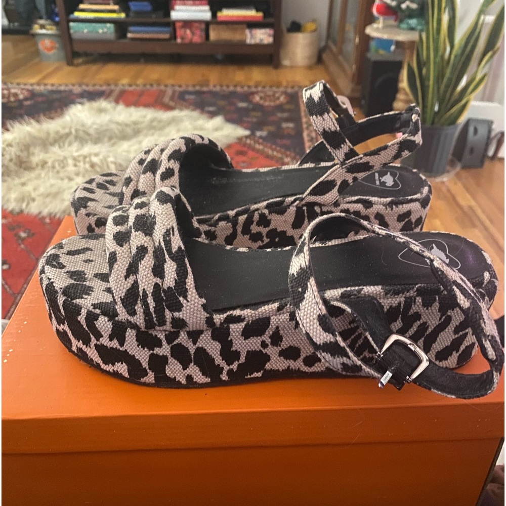Rocket Dog leopard platform sandals.